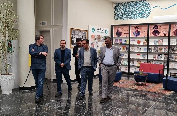 استقبال مردم از کتابخانه عمومی شهید دستغیب شیراز دلگرم کننده است