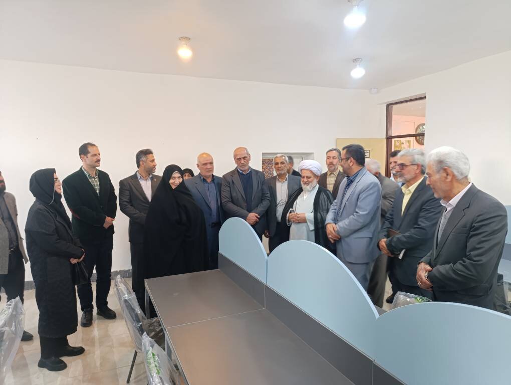 تجهیزات کتابخانهای در بهنمیر با حمایت بنیاد علمی_آموزشی قلمچی اهدا شد