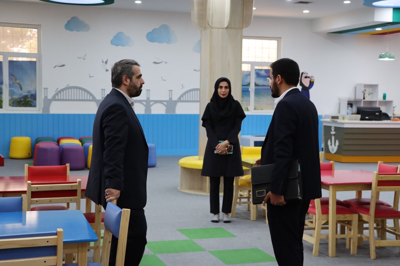 بازدید دستیار دبیرکل نهاد کتابخانههای عمومی کشور از کتابخانه مرکزی اهواز