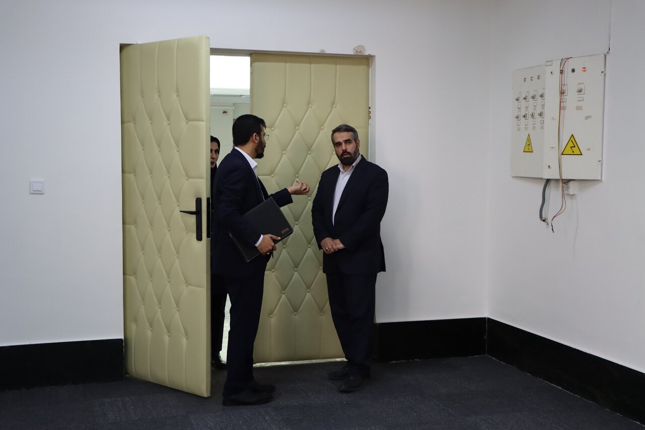 بازدید دستیار دبیرکل نهاد کتابخانههای عمومی کشور از کتابخانه مرکزی اهواز