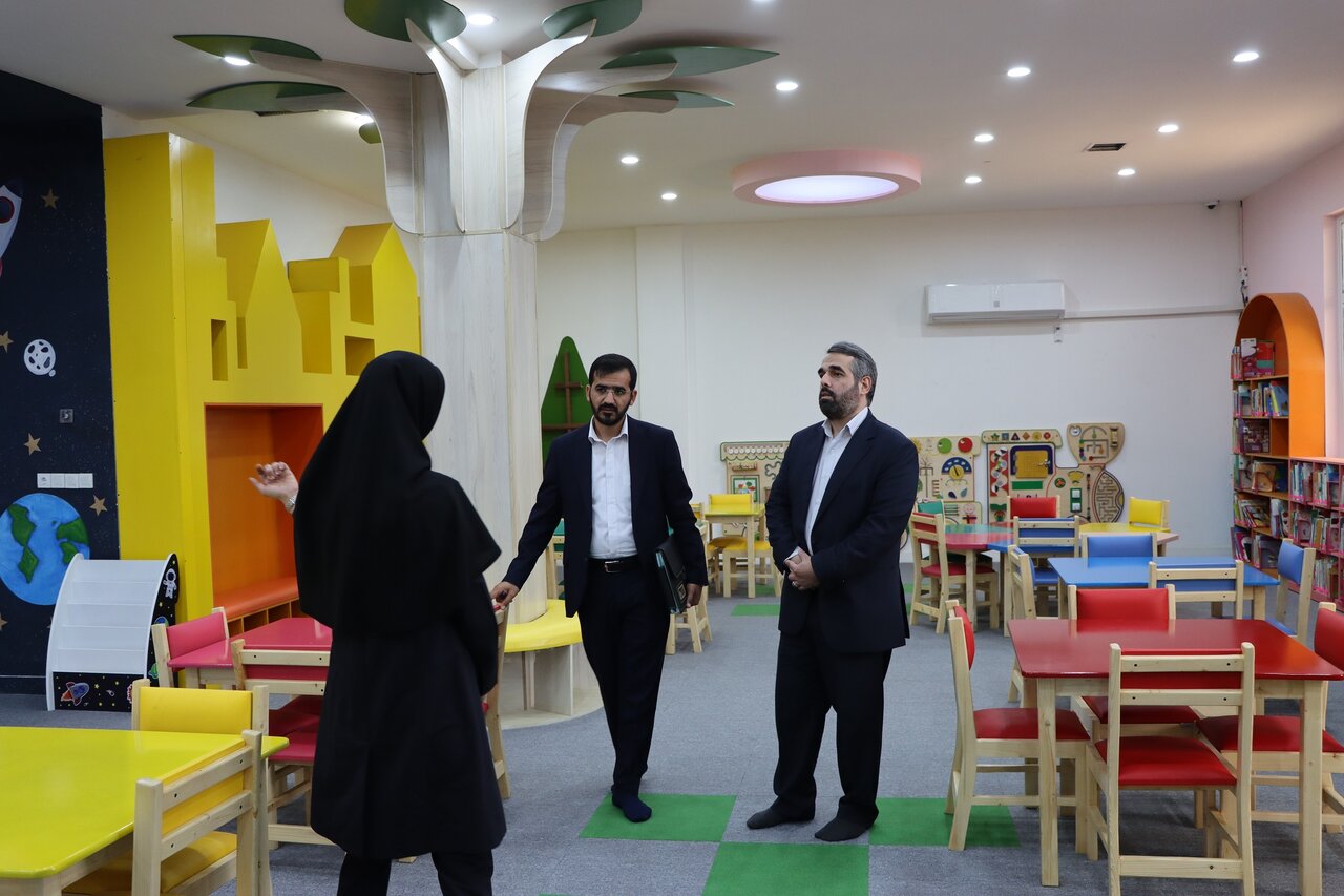 بازدید دستیار دبیرکل نهاد کتابخانههای عمومی کشور از کتابخانه مرکزی اهواز