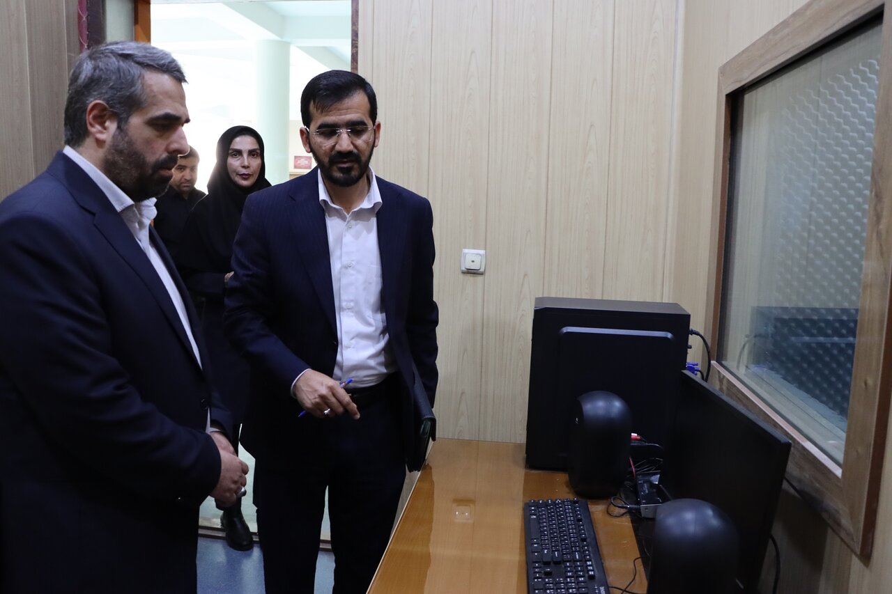 بازدید دستیار دبیرکل نهاد کتابخانههای عمومی کشور از کتابخانه مرکزی اهواز