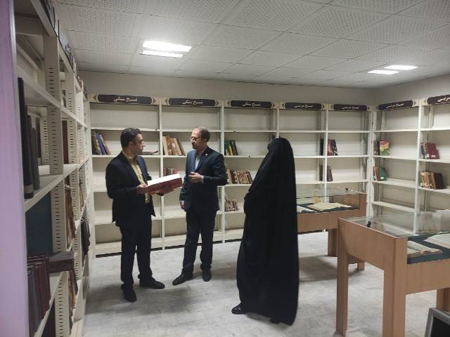 بازدید سرپرست معاونت برنامهریزی و پژوهش نهاد از کتابخانه مرکزی سمنان