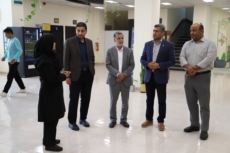 بازدید نماینده مردم بوشهر در مجلس شورای اسلامی از کتابخانه خلیج فارس