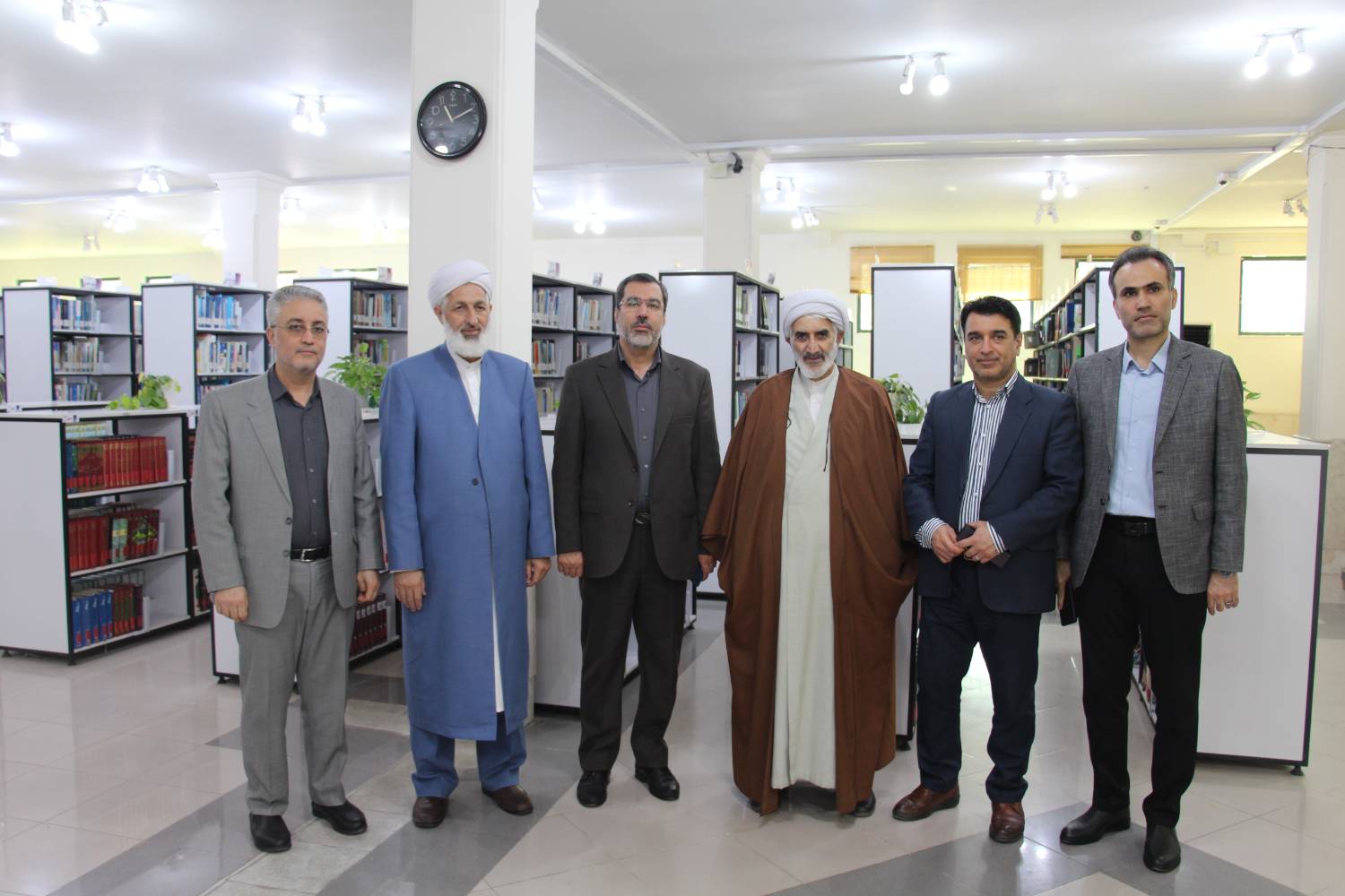 دیدار مدیرکل کتابخانههای عمومی گلستان با مدیرکل بنیاد مسکن استان