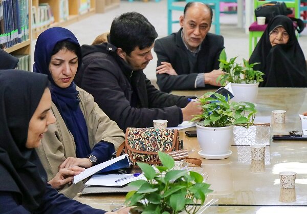 نقد و بررسی کتاب «مادر و سلیمانش» در لارستان فارس