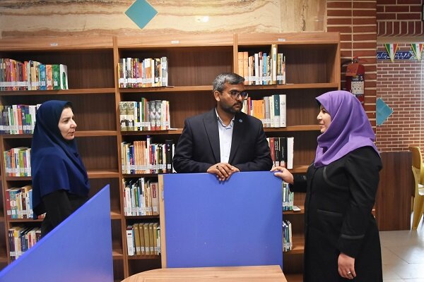 بازدید مدیرکل کتابخانههای عمومی فارس از کتابخانههای عمومی شیراز