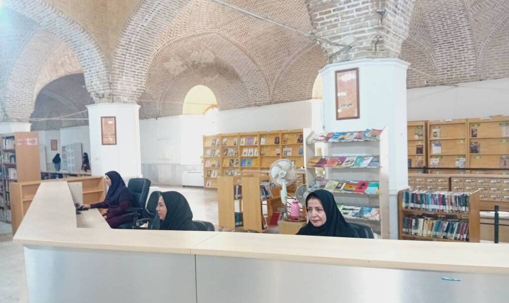 برگزاری دورههای آموزشی و فعالیتهای فرهنگی کتابخانه مرکزی کرمان در فصل بهار