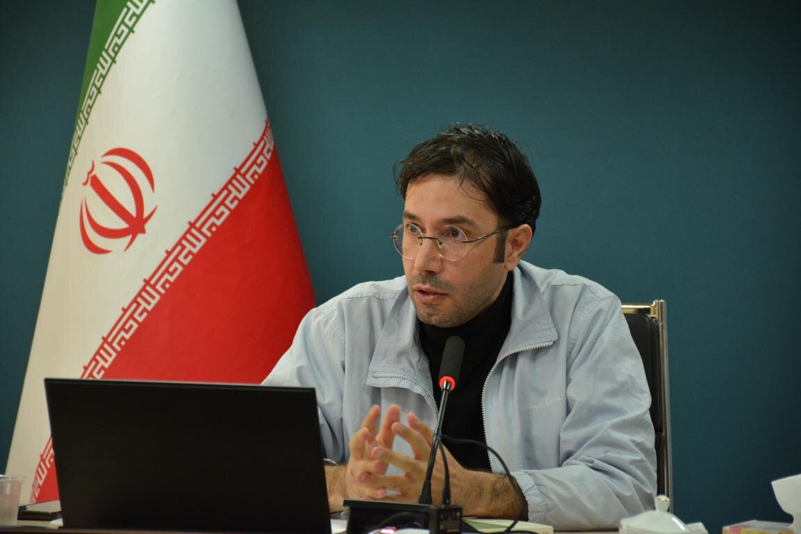 نشست بررسی اندیشههای سینمایی شهید آوینی «آینهجادو» برگزار شد