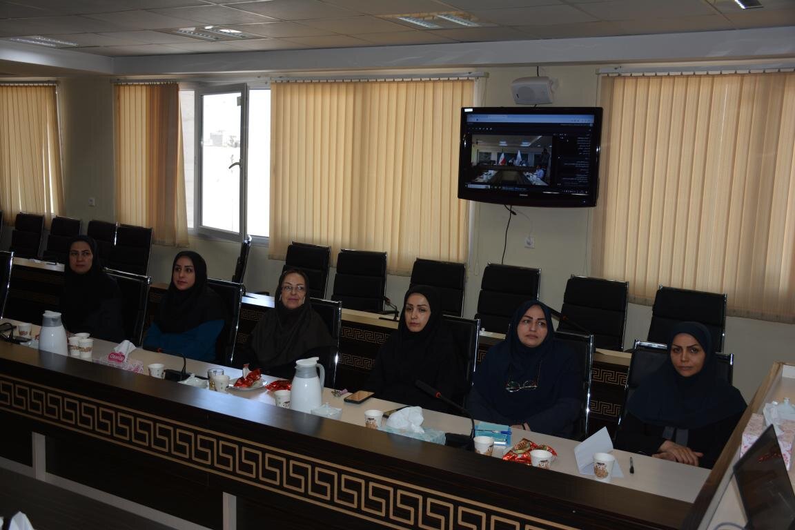 نشست بررسی اندیشههای سینمایی شهید آوینی «آینهجادو» برگزار شد