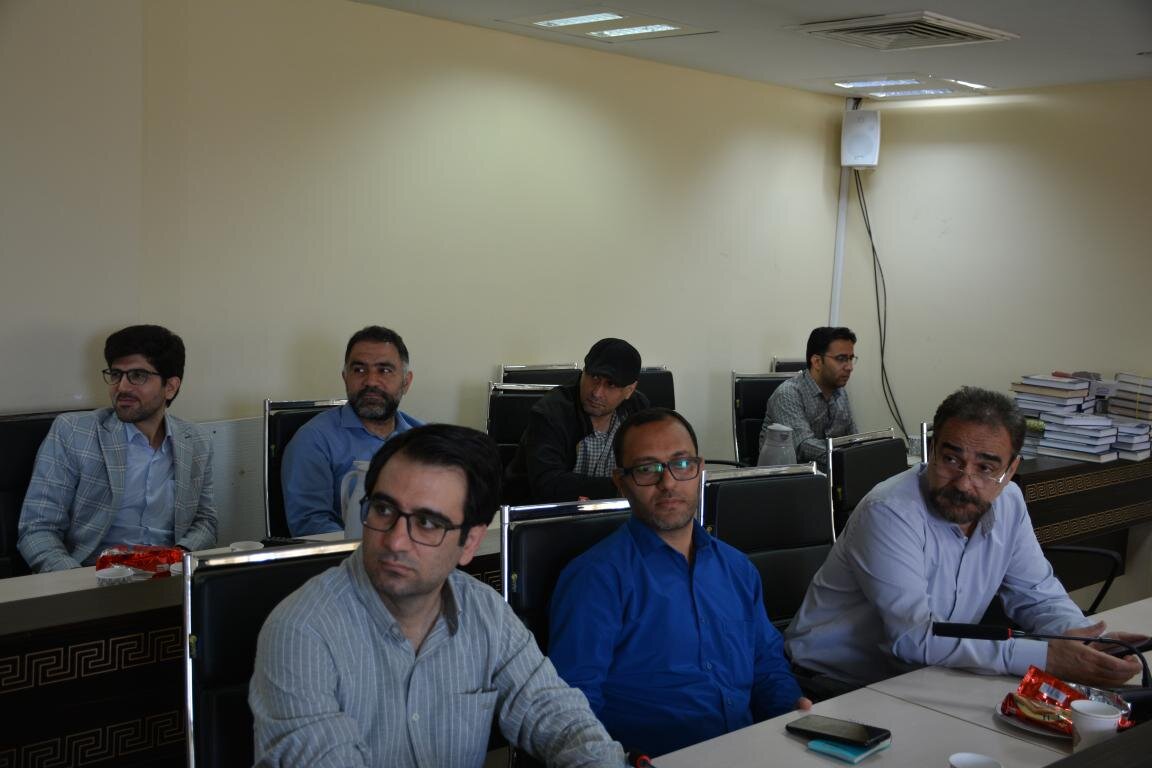 نشست بررسی اندیشههای سینمایی شهید آوینی «آینهجادو» برگزار شد