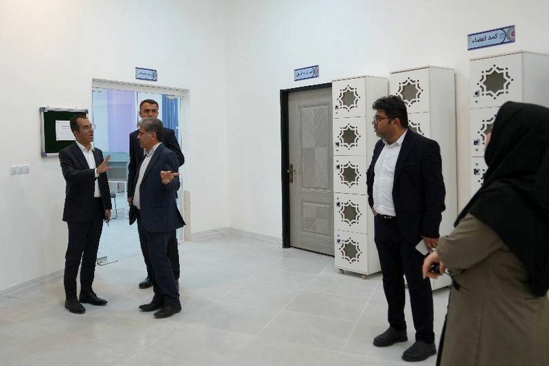 بازدید فرماندار و شهرداران شهرستان دیّر از کتابخانه عمومی شهید فکری جم