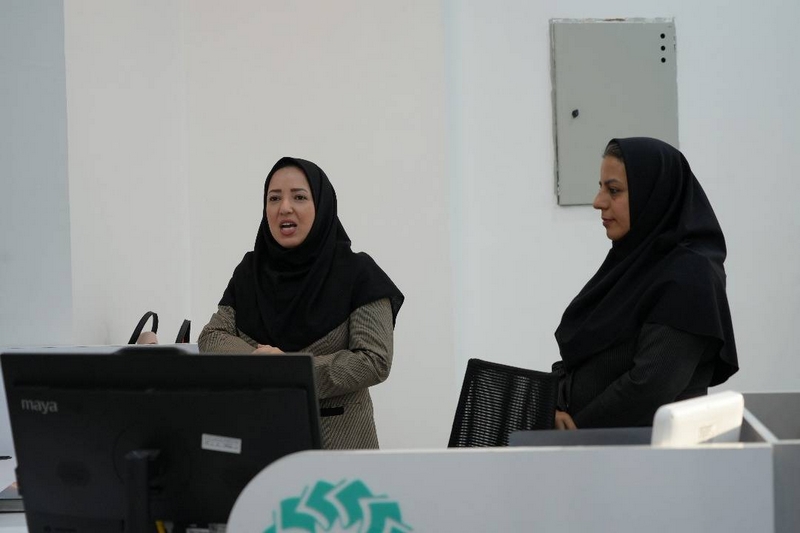 بازدید فرماندار و شهرداران شهرستان دیّر از کتابخانه عمومی شهید فکری جم