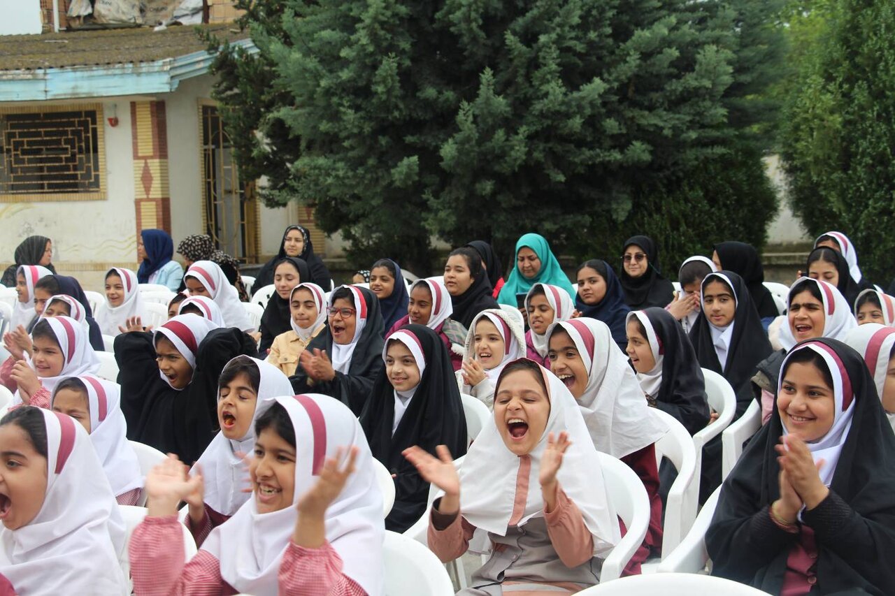 گلند میزبان اجرای ویژهبرنامه و مسابقه بزرگ «مثبت کتابخوون» شد