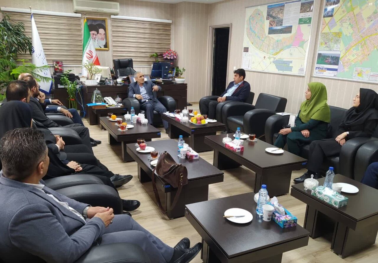 استفاده از ظرفیت مراکز صنعتی و گردشگری برای تامین بخشی از نیاز کتابخانههای عمومی