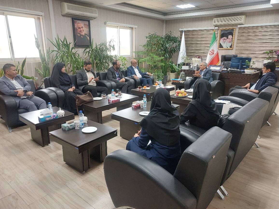 استفاده از ظرفیت مراکز صنعتی و گردشگری برای تامین بخشی از نیاز کتابخانههای عمومی