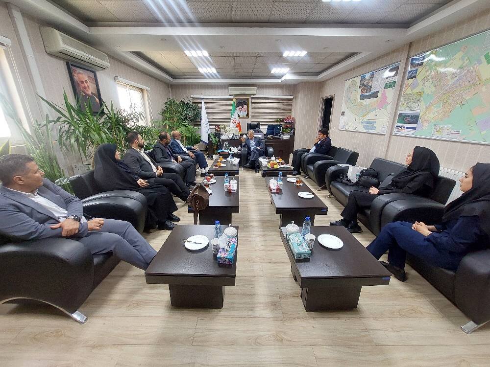 استفاده از ظرفیت مراکز صنعتی و گردشگری برای تامین بخشی از نیاز کتابخانههای عمومی