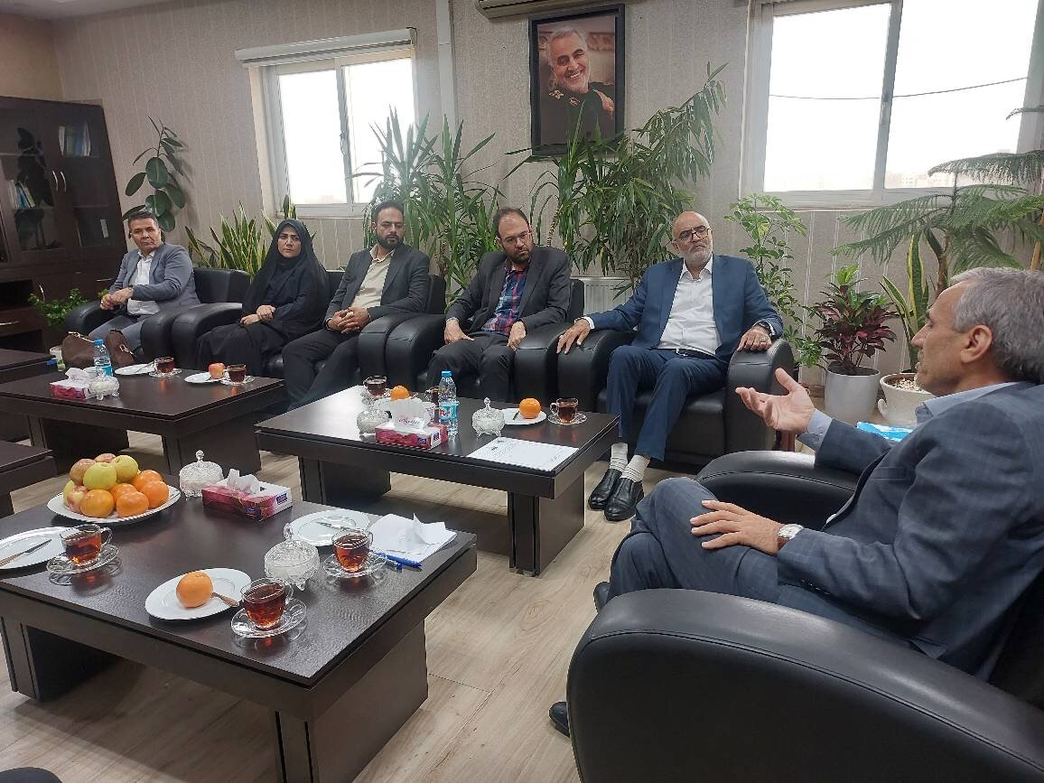 استفاده از ظرفیت مراکز صنعتی و گردشگری برای تامین بخشی از نیاز کتابخانههای عمومی