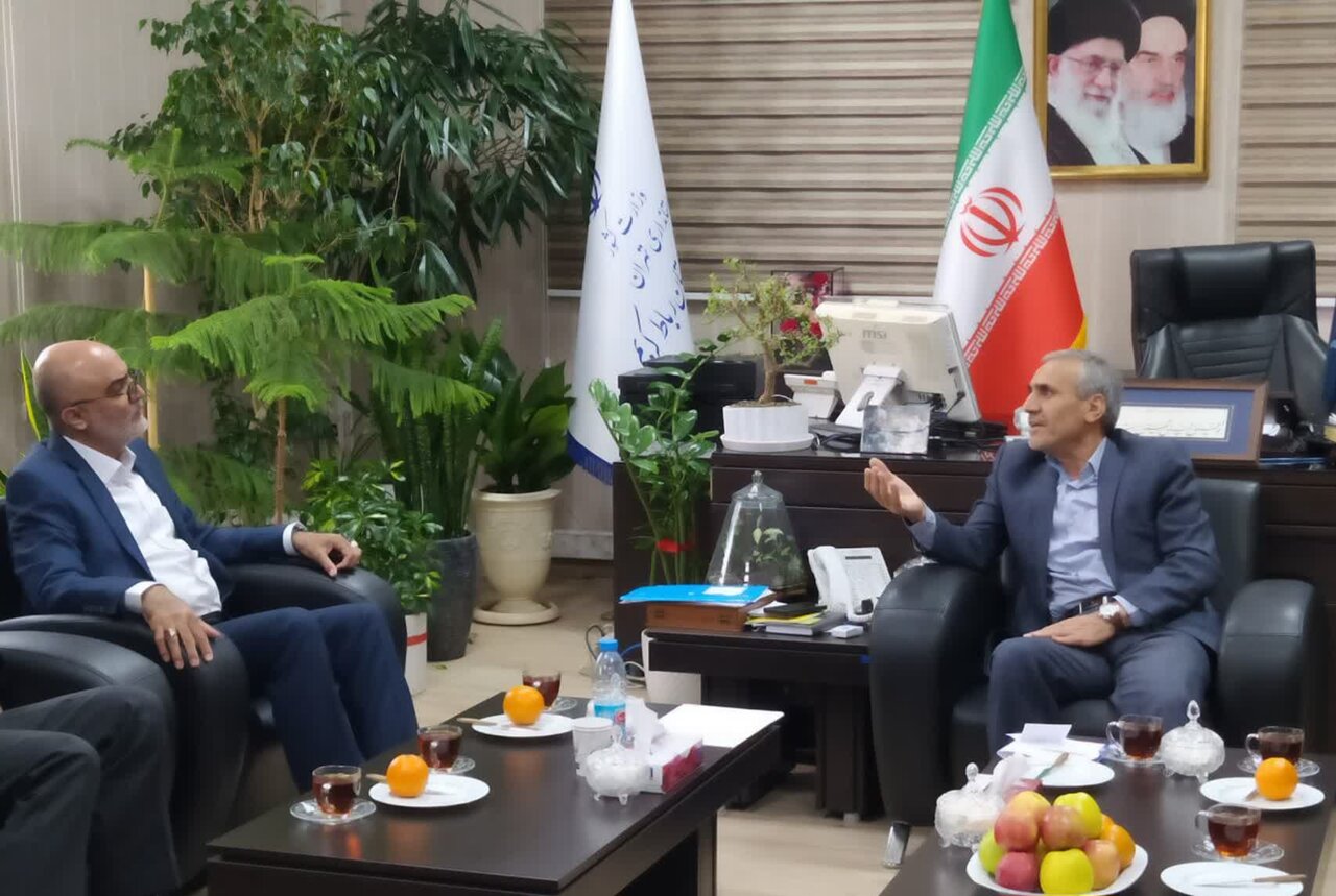 استفاده از ظرفیت مراکز صنعتی و گردشگری برای تامین بخشی از نیاز کتابخانههای عمومی