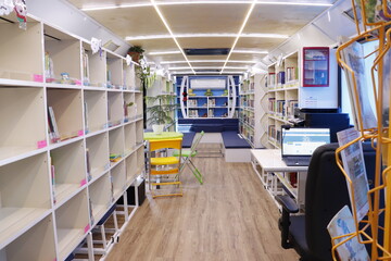 افتتاح کتابخانه عمومی سیار هدهد سفید استان سمنان در شاهرود باحضور جمعی از مسئولین استانی و شهرستانی