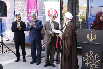 افتتاح کتابخانه عمومی سیار هدهد سفید استان سمنان در شاهرود باحضور جمعی از مسئولین استانی و شهرستانی