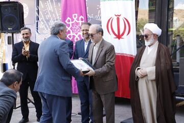 افتتاح کتابخانه عمومی سیار هدهد سفید استان سمنان در شاهرود باحضور جمعی از مسئولین استانی و شهرستانی