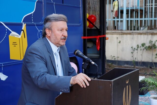 نخستین کتابخانه عمومی سیار اتوبوسی استان در شاهرود افتتاح شد