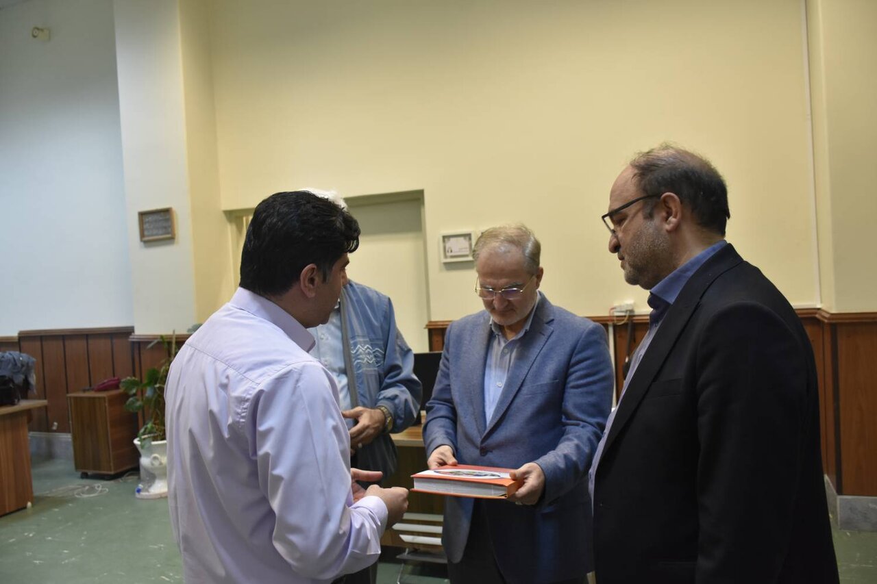 تقدیر رئیس مرکز بهداشت آذربایجان شرقی از ادارهکل کتابخانههای عمومی استان