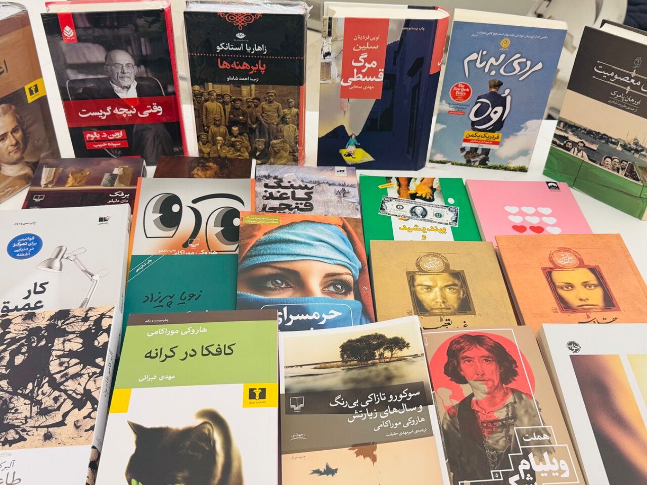 اهدای ۱۲۰ جلد کتاب از سوی شهردار منطقه ۱۲ به کتابخانه مرکزی پارک شهر