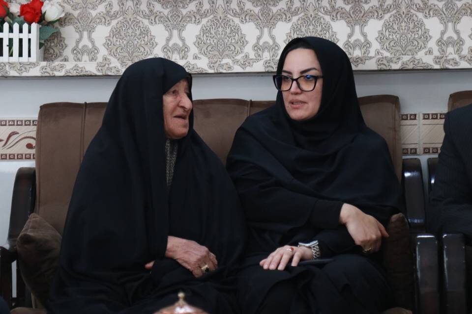 دیدار دبیرکل نهاد کتابخانه‌های عمومی کشور با خانواده شهید مهدی صالحی