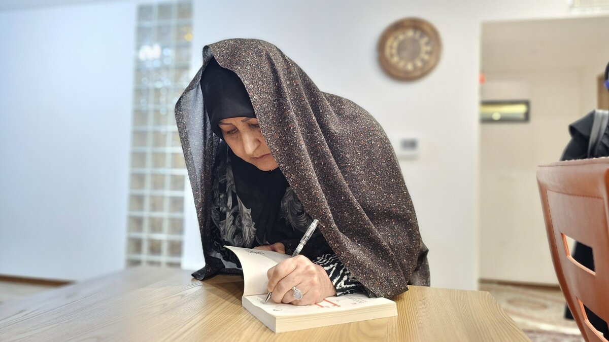 دبیرکل نهاد با راوی کتاب “پاییز آمد” دیدار کرد