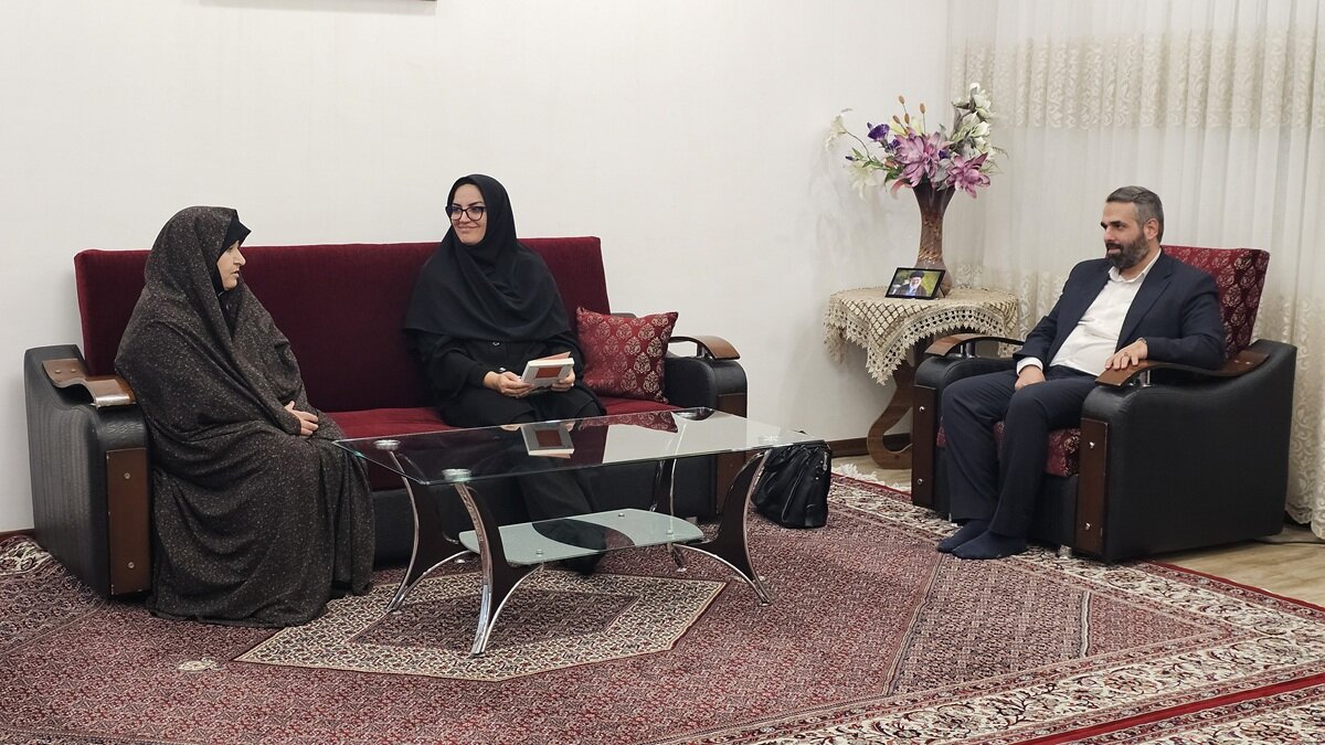 دبیرکل نهاد با راوی کتاب “پاییز آمد” دیدار کرد