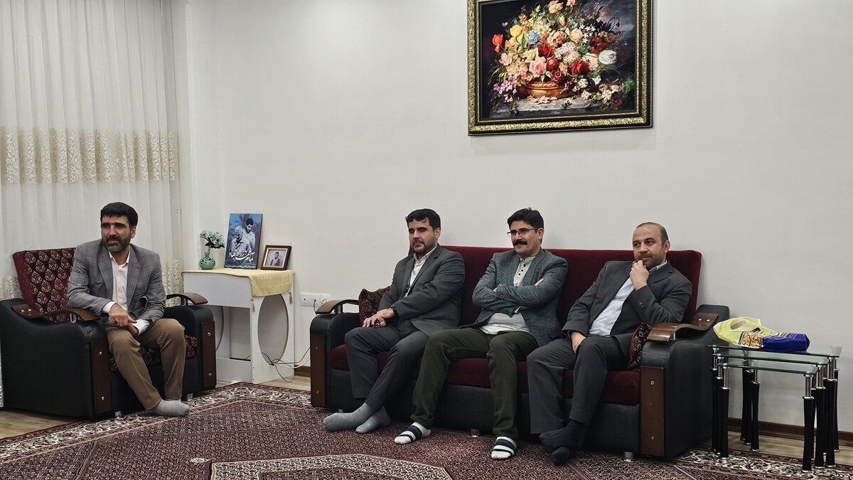 دبیرکل نهاد با راوی کتاب “پاییز آمد” دیدار کرد