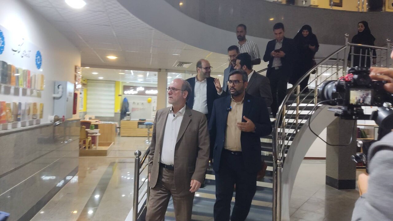 بازدید مشاور عالی وزیر فرهنگ و ارشاد اسلامی از کتابخانه عمومی الفبا