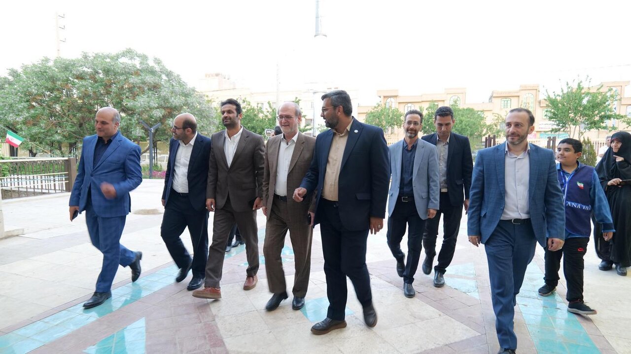 بازدید مشاور عالی وزیر فرهنگ و ارشاد اسلامی از کتابخانه عمومی الفبا