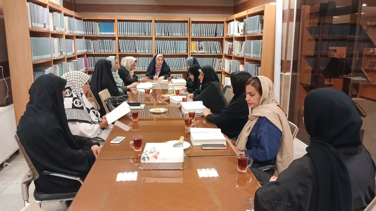 ترویج فرهنگ کتاب و کتابخوانی در کتابخانههای عمومی استان مرکزی