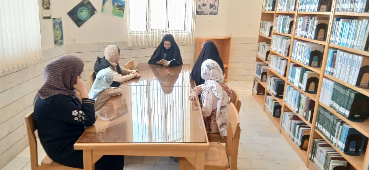 دختران کتابخوان؛ زینت بخش کتابخانه‌های عمومی استان مرکزی