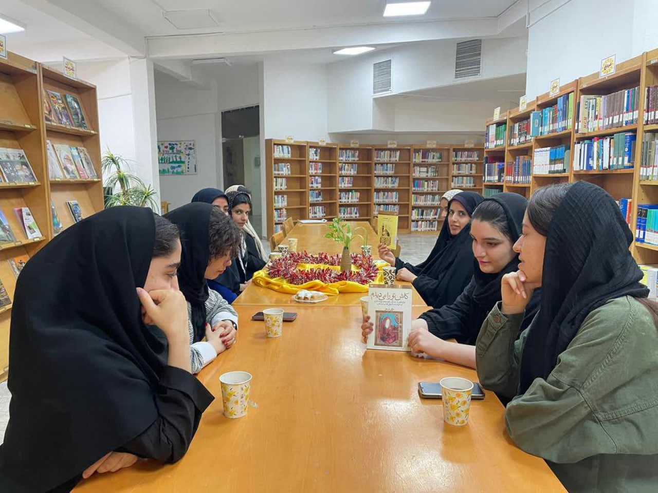دختران کتابخوان؛ زینت بخش کتابخانه‌های عمومی استان مرکزی
