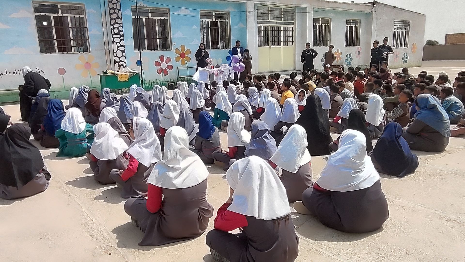 برنامه های متنوع فرهنگی با حضور دختران در کتابخانه های عمومی خراسان رضوی برگزار شد