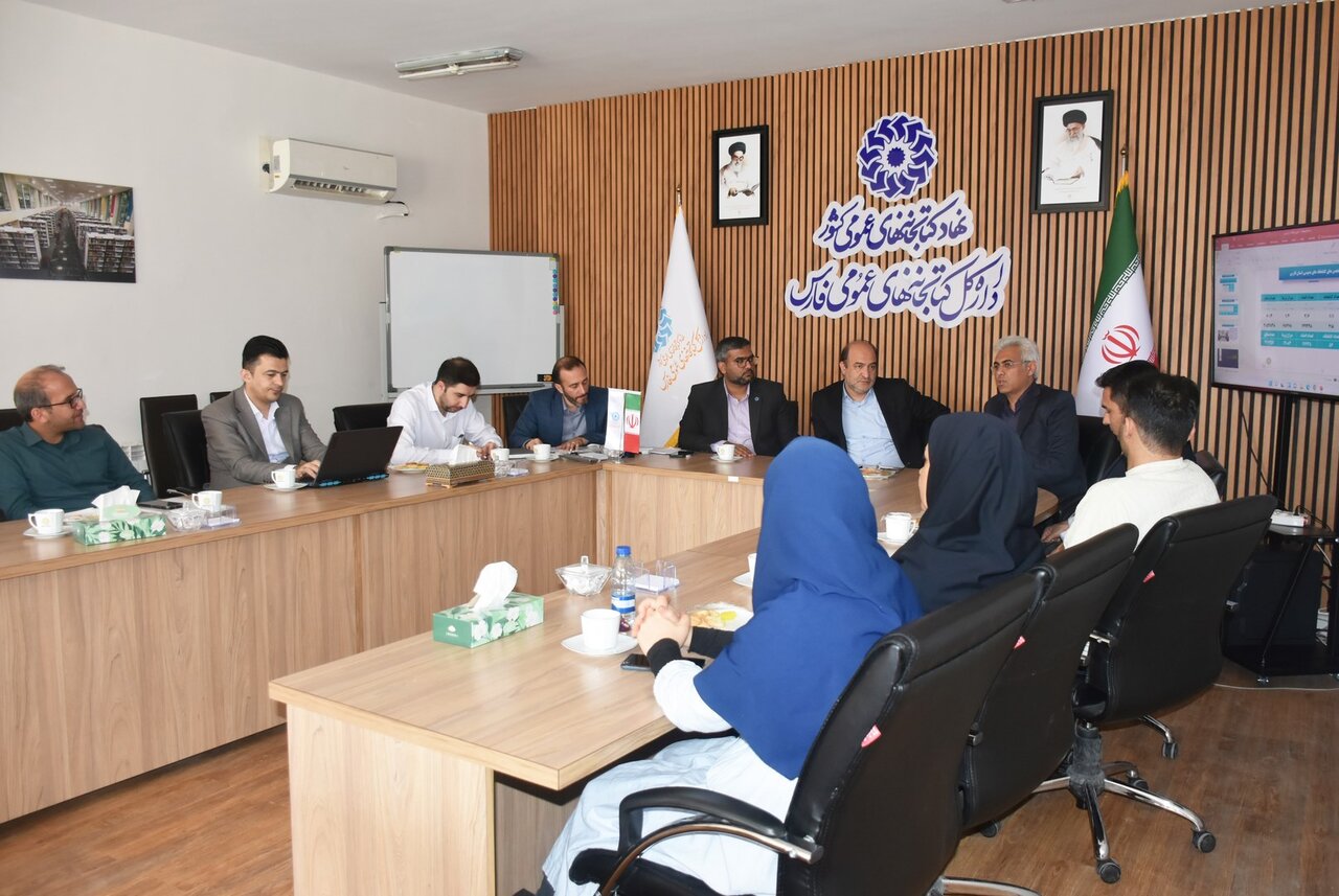 الگوبرداری از نحوه تجهیز کتابخانههای عمومی فارس در بازطراحی کتابخانههای آذربایجان شرقی