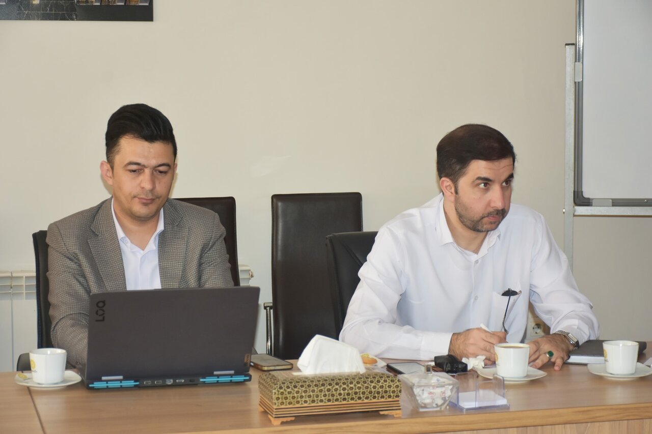 الگوبرداری از نحوه تجهیز کتابخانههای عمومی فارس در بازطراحی کتابخانههای آذربایجان شرقی