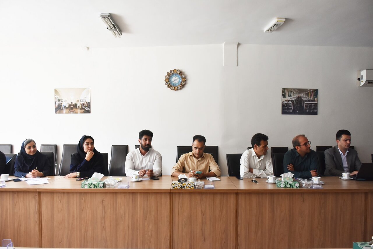 الگوبرداری از نحوه تجهیز کتابخانههای عمومی فارس در بازطراحی کتابخانههای آذربایجان شرقی