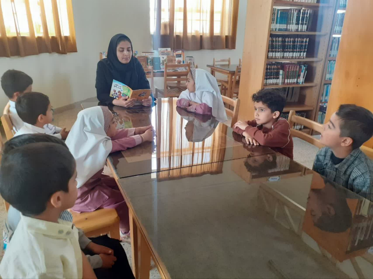 گرامیداشت دهه کرامت در کتابخانه‌های عمومی استان مرکزی