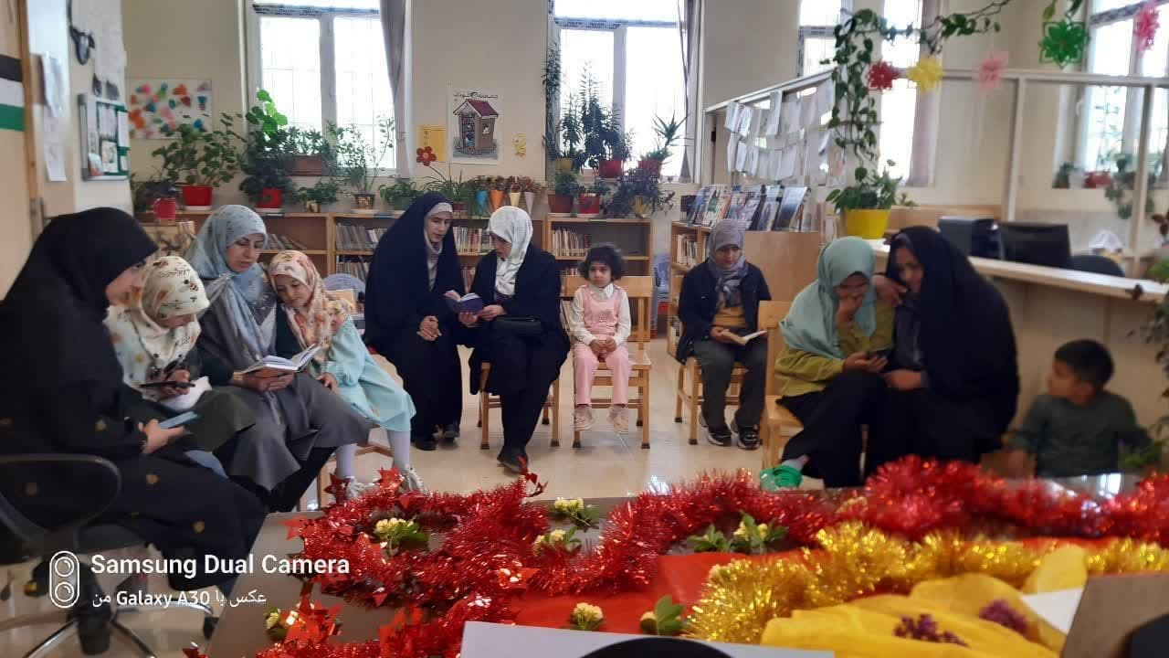 گرامیداشت دهه کرامت در کتابخانه‌های عمومی استان مرکزی