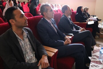 اختتامیه سومین دوسالانه جشنواره قصه گویی «نهال امید» استان سمنان