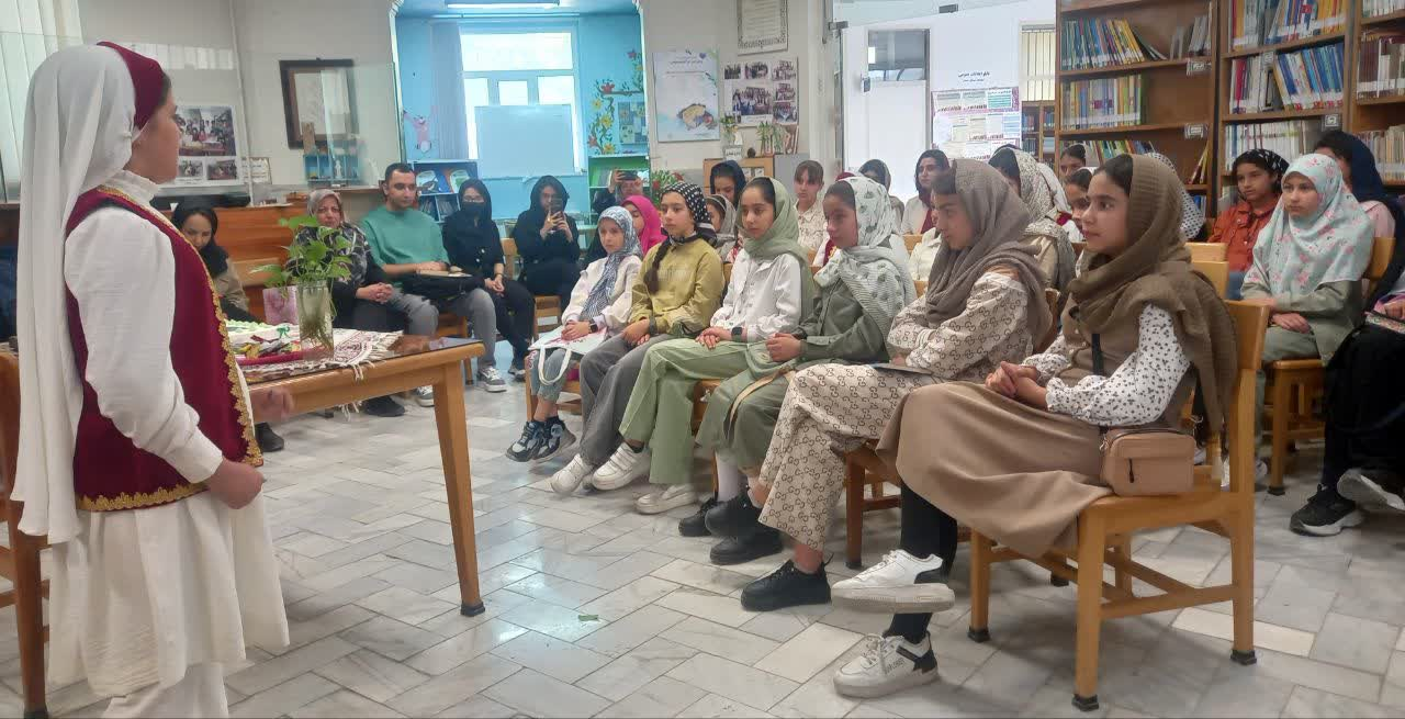 گرامیداشت دهه کرامت در کتابخانه‌های عمومی استان مرکزی