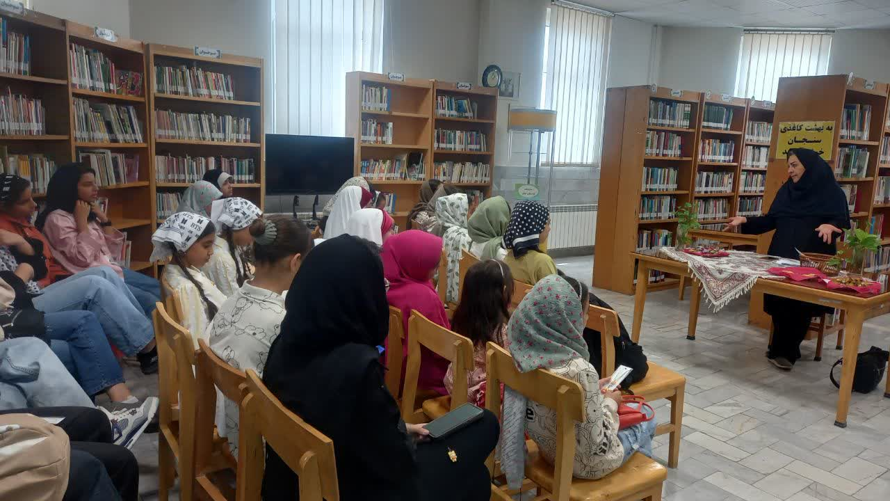 گرامیداشت دهه کرامت در کتابخانههای عمومی استان مرکزی