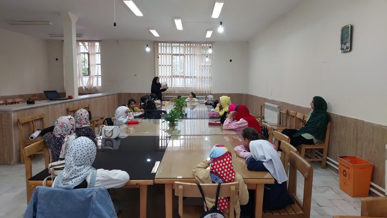 گرامیداشت دهه کرامت در کتابخانههای عمومی استان مرکزی