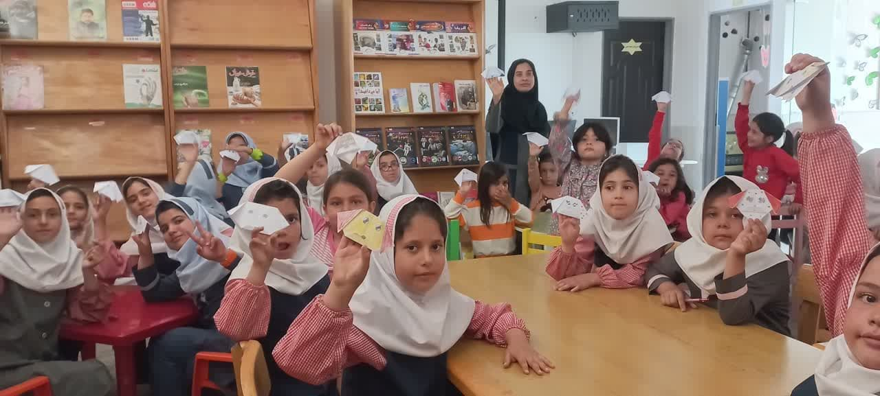 گرامیداشت دهه کرامت در کتابخانههای عمومی استان مرکزی