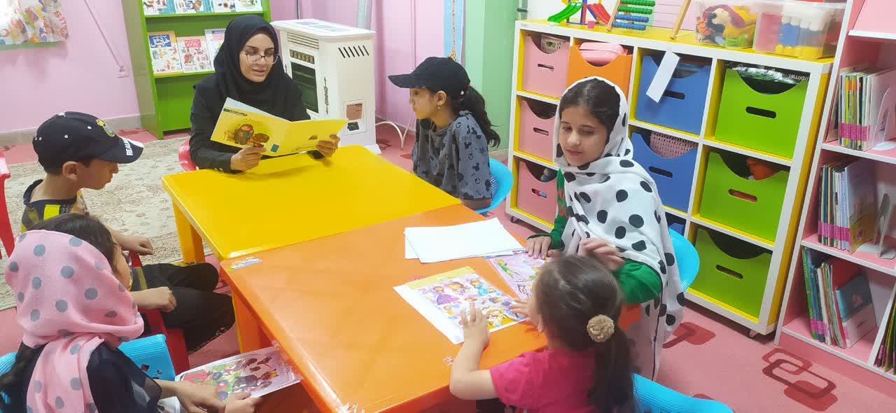 گرامیداشت دهه کرامت در کتابخانه‌های عمومی استان مرکزی